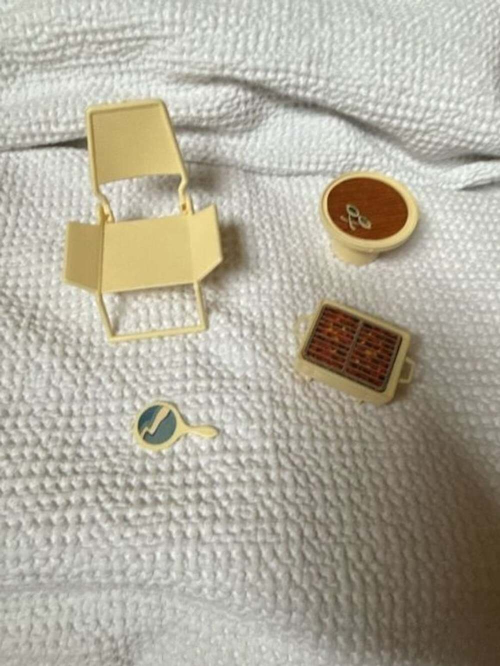 Vintage 1976 Barbie Star Traveler Motorhome Chair Table BBQ Plates Pitcher Lid